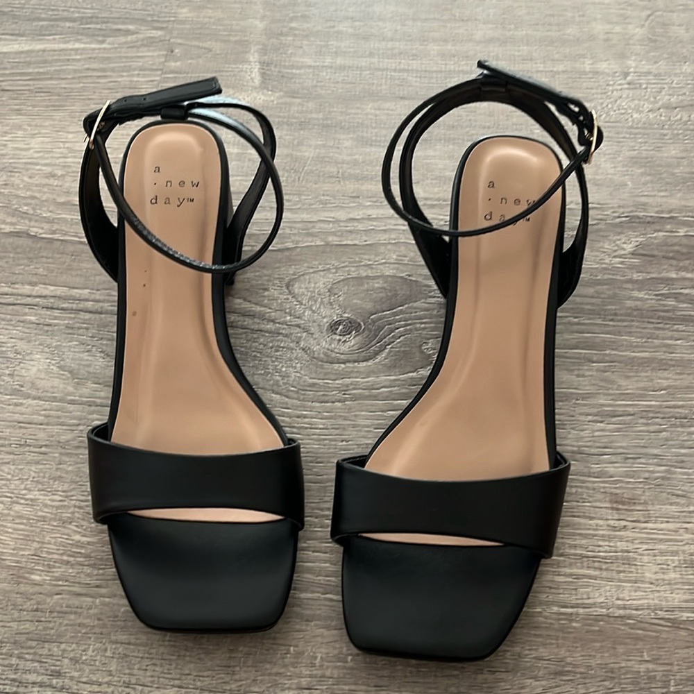 High heels,brand A New Day,size is 6 1/2,color tan, and black